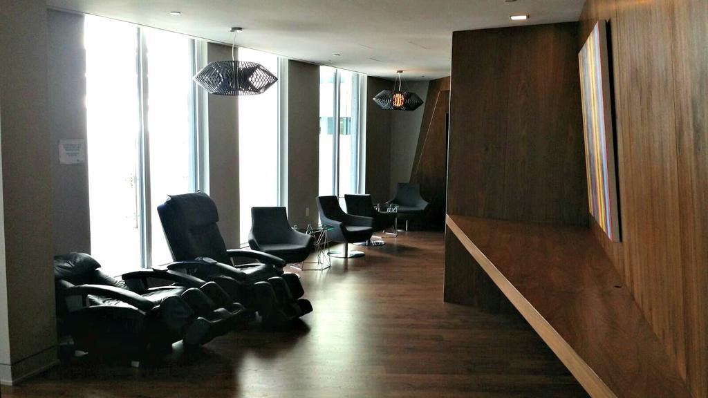 Pelicanstay In Toronto Entertainment District Экстерьер фото