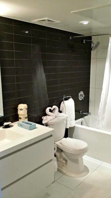 Pelicanstay In Toronto Entertainment District Экстерьер фото